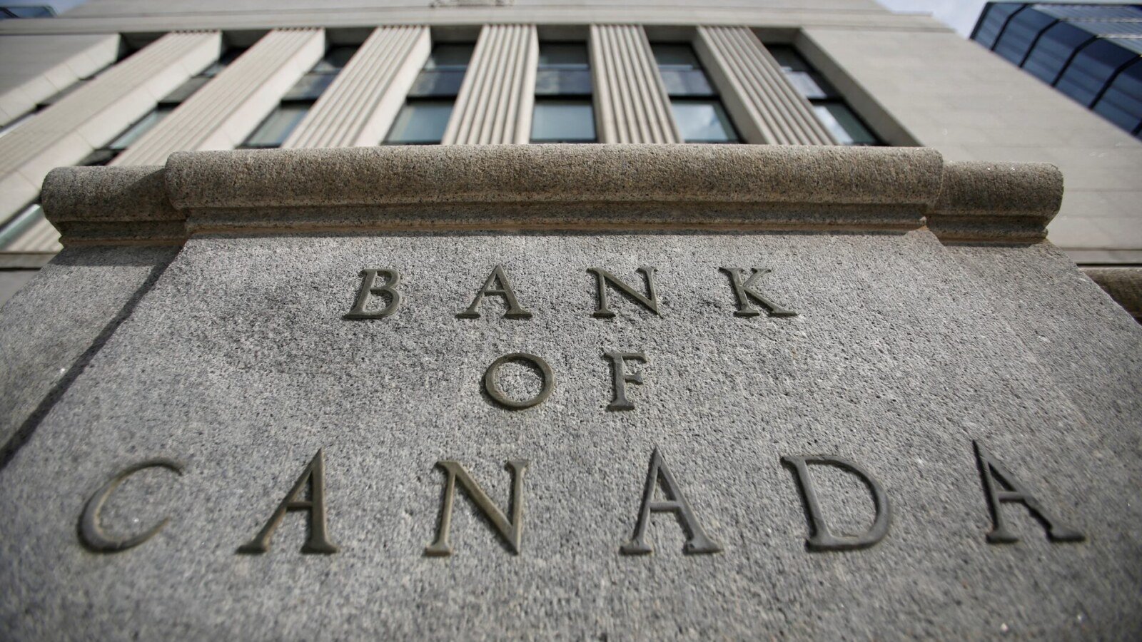 بینک آف کینیڈا کی جانب سے شرح سود برقرار رکھنے کا امکان، معیشت کی سست روی برقرار 1 Bank of Canada likely to keep interest rates unchanged, economy continues to slow