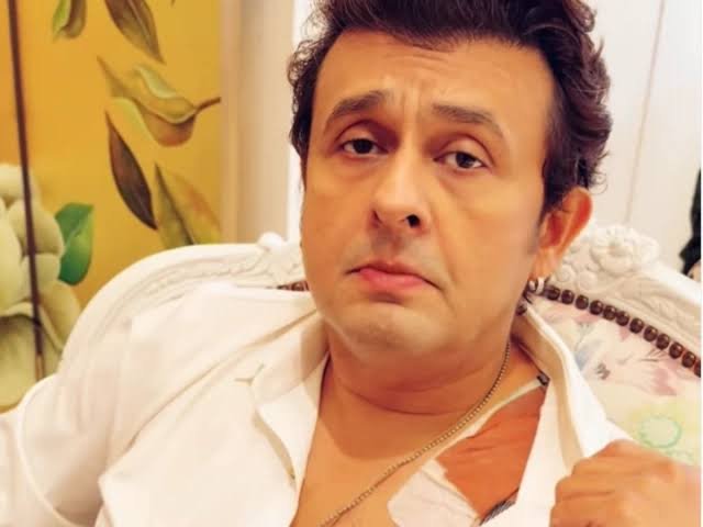 Famous singer Sonu Nigam's neck veins are compressed