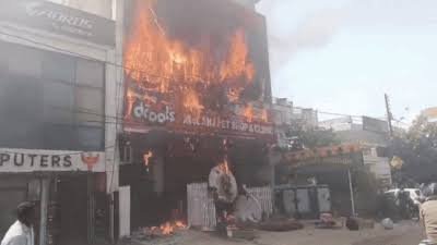 لکھنؤ کوچنگ سینٹر آتشزدگی: المناک حادثے میں 15 افراد جاں بحق