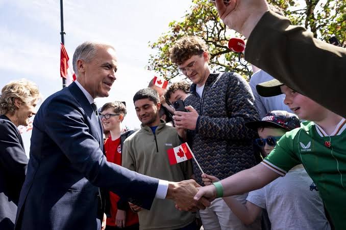 Prime Minister Mark Carney arrives in his hometown during his visit to Ireland, receives a warm welcome from locals