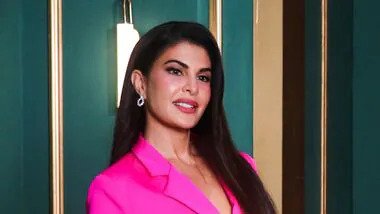 جیکلین فرنانڈیز کے کیس سے سپریم کورٹ کے جج الگ، 200 کروڑ روپے منی لانڈرنگ کیس کی سماعت اب نئی بنچ کرے گی