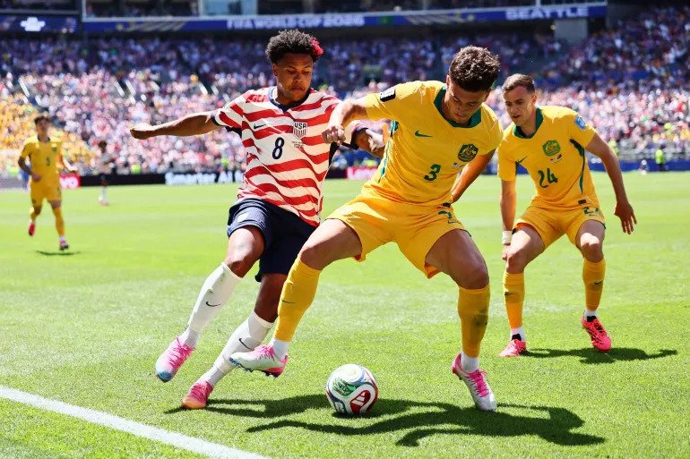 USA reaches World Cup knockout stage after 32 years, defeats Australia 2-0