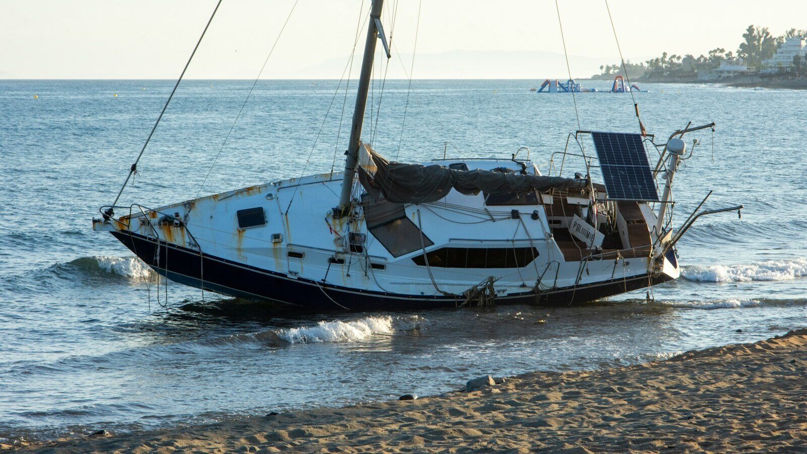 ویتنام میں اسپیڈ بوٹ الٹنے سے بھارتی سیاحوں سمیت 15 افراد ہلاک 1 15 Killed, Including Indian Tourists, as Speedboat Capsizes in Vietnam
