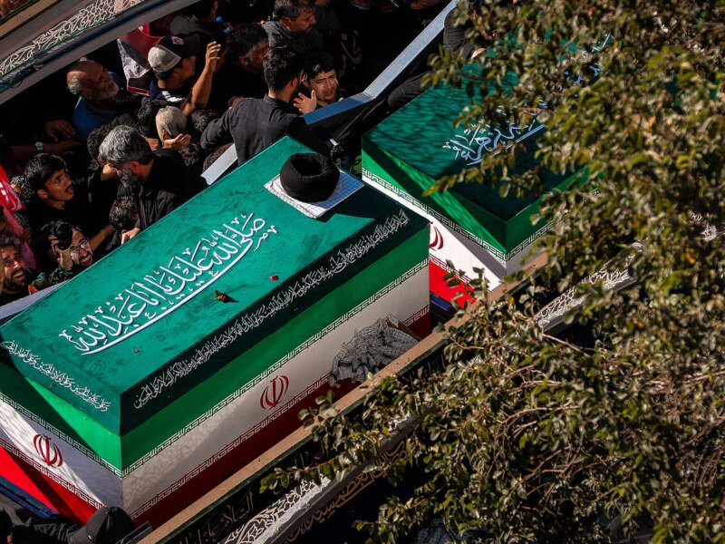 شہید آیت اللہ علی خامنہ ای مشہد میں سپردِ خاک