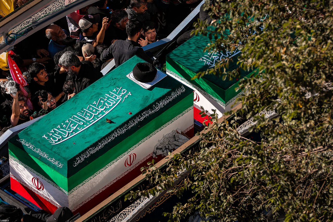 شہید آیت اللہ علی خامنہ ای مشہد میں سپردِ خاک 1 Martyr Ayatollah Ali Khamenei Laid to Rest in Mashhad