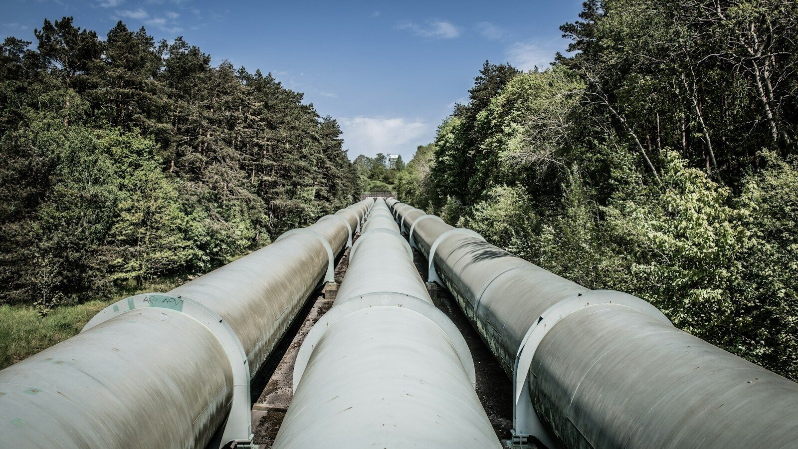 البرٹا سے برٹش کولمبیا تک نئی تیل پائپ لائن کا اعلان 1 Announcement of a New Oil Pipeline from Alberta to British Columbia