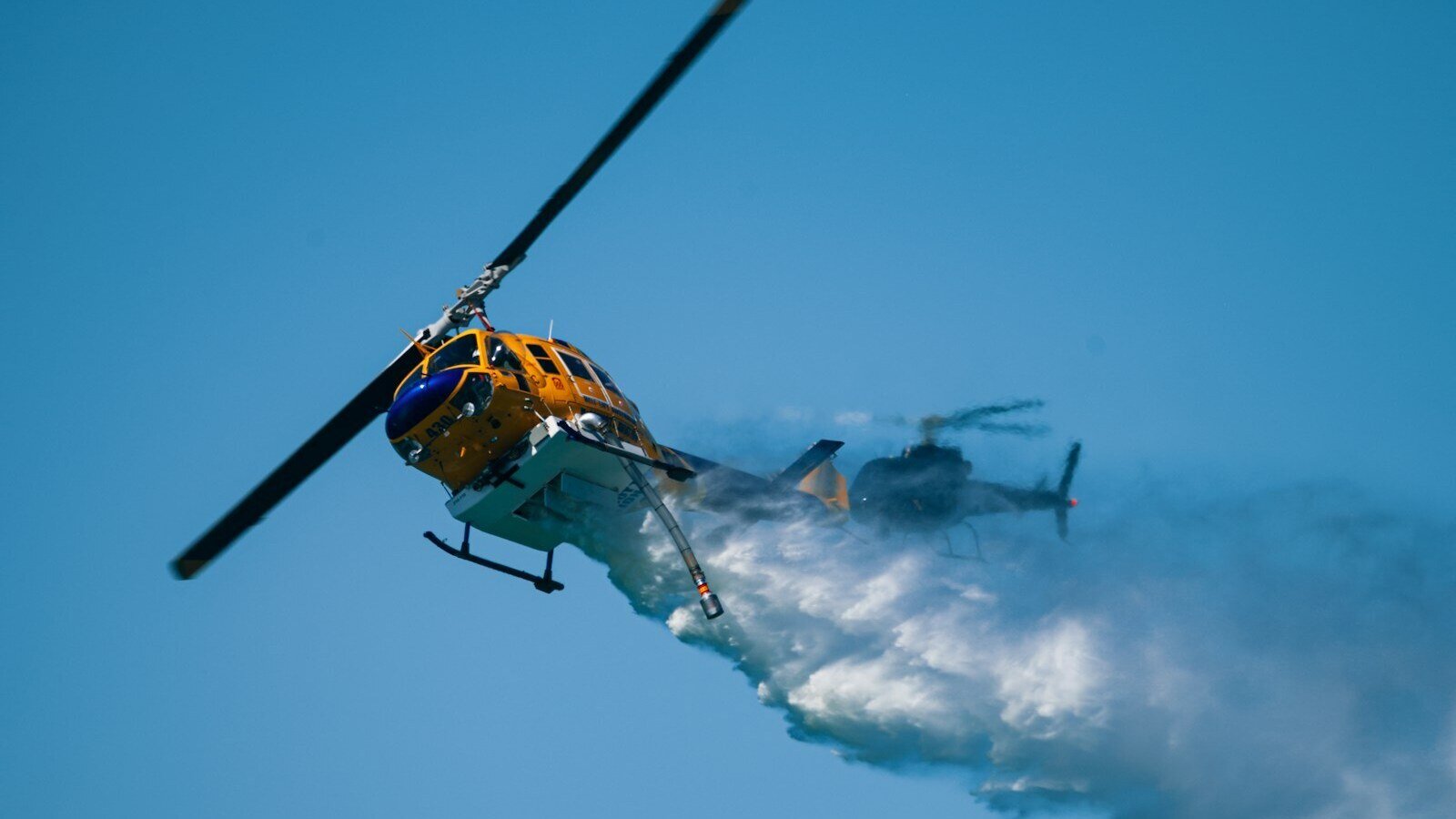 شمالی وینکوور جزیرے کے قریب ہیلی کاپٹر حادثہ، دو افراد ہلاک، ایک شدید زخمی 1 Helicopter Crash Near North Vancouver Island: Two People Killed, One Seriously Injured
