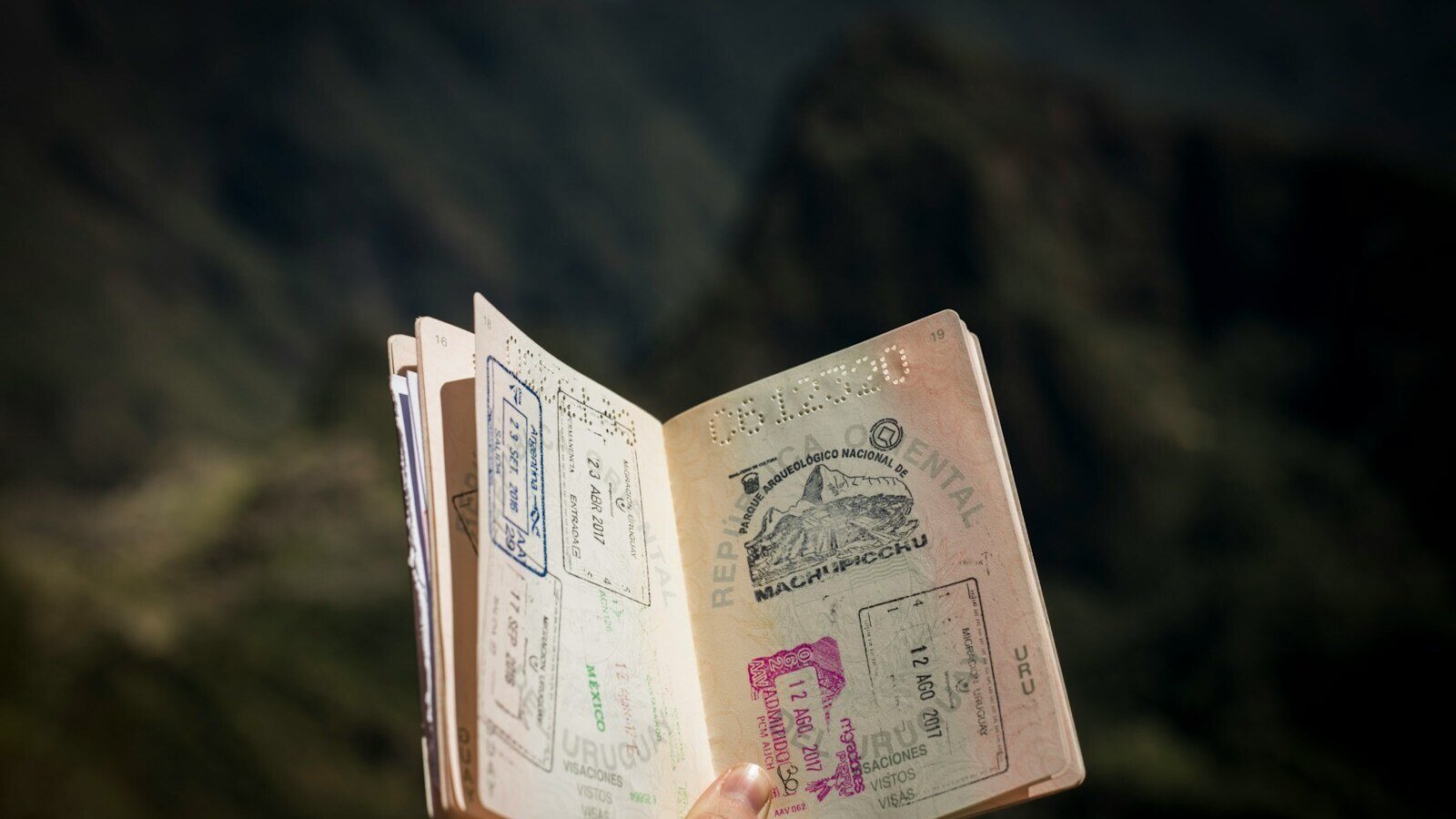 UAE Resumes Visit Visas for Pakistani Nationals